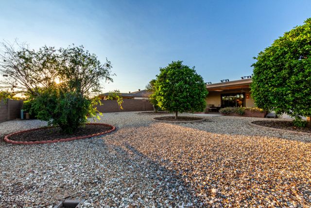 11065 W EDGEWOOD Drive, Sun City, AZ 85351