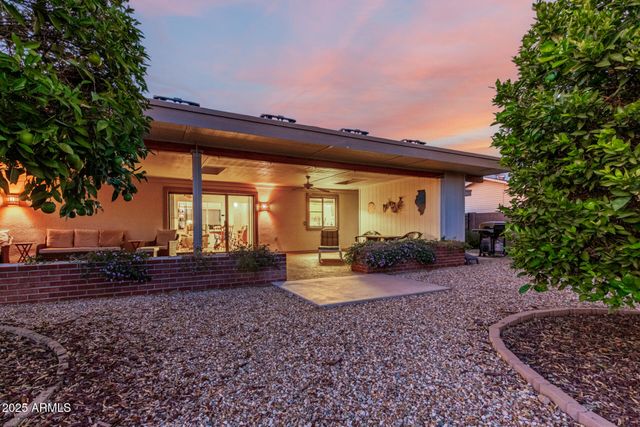 11065 W EDGEWOOD Drive, Sun City, AZ 85351