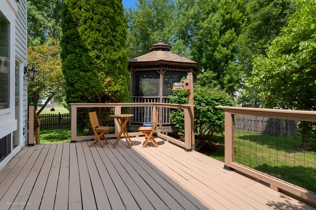 7770 Rippling Ridge Court, Gurnee, IL 60031