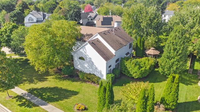 7770 Rippling Ridge Court, Gurnee, IL 60031
