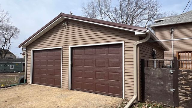 215 S Woodward Avenue, Fredericksburg, IA 50630