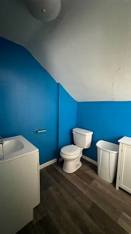 215 S Woodward Avenue, Fredericksburg, IA 50630