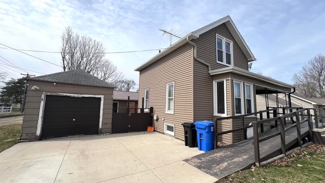 215 S Woodward Avenue, Fredericksburg, IA 50630