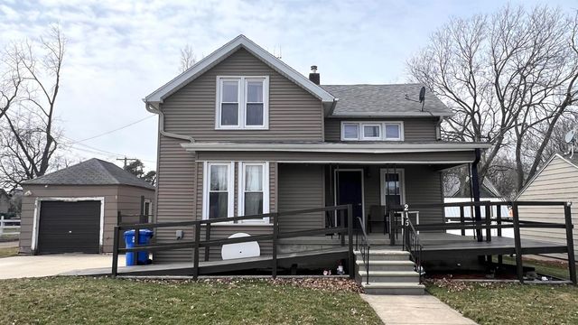 215 S Woodward Avenue, Fredericksburg, IA 50630