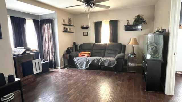 215 S Woodward Avenue, Fredericksburg, IA 50630