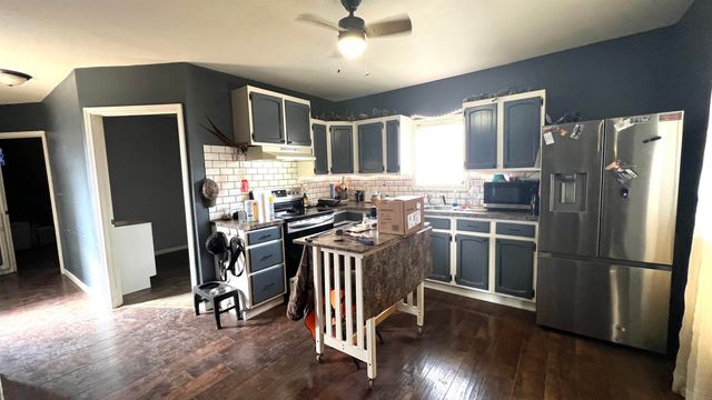 215 S Woodward Avenue, Fredericksburg, IA 50630