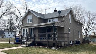 215 S Woodward Avenue, Fredericksburg, IA 50630