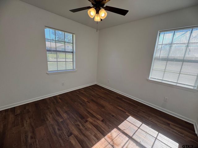 207 Valley Lane, Crockett, TX 75835