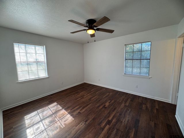 207 Valley Lane, Crockett, TX 75835