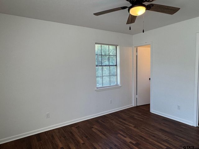 207 Valley Lane, Crockett, TX 75835