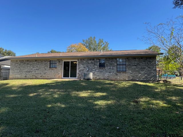 207 Valley Lane, Crockett, TX 75835