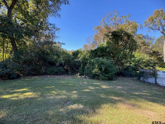 207 Valley Lane, Crockett, TX 75835