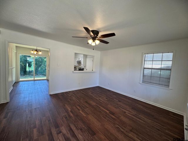 207 Valley Lane, Crockett, TX 75835