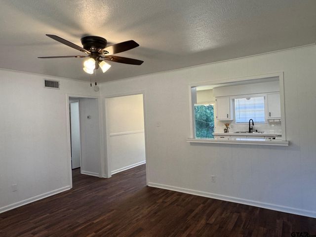 207 Valley Lane, Crockett, TX 75835