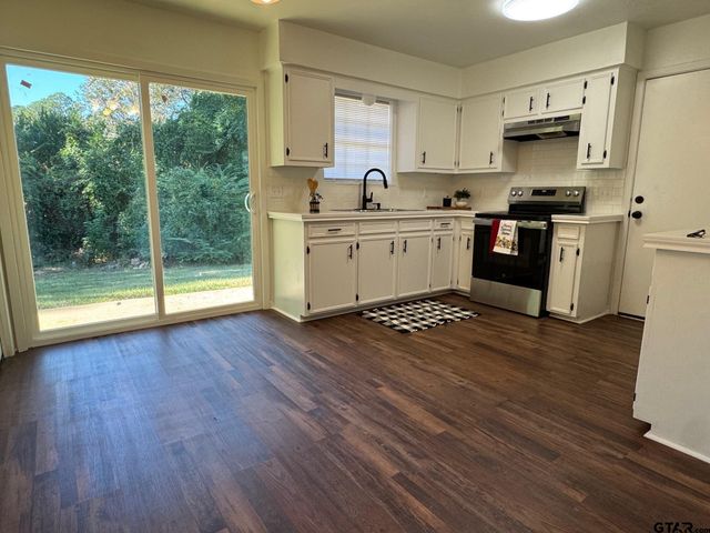 207 Valley Lane, Crockett, TX 75835