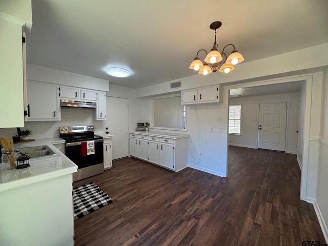 207 Valley Lane, Crockett, TX 75835