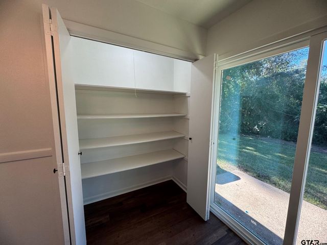 207 Valley Lane, Crockett, TX 75835