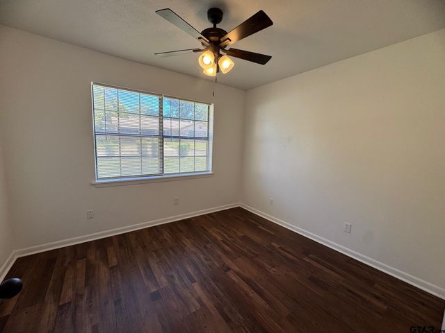 207 Valley Lane, Crockett, TX 75835