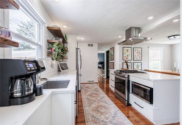 260 Viennawood Drive, Brighton, NY 14618