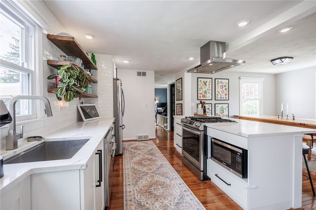 260 Viennawood Drive, Brighton, NY 14618