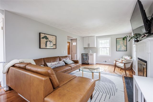 260 Viennawood Drive, Brighton, NY 14618