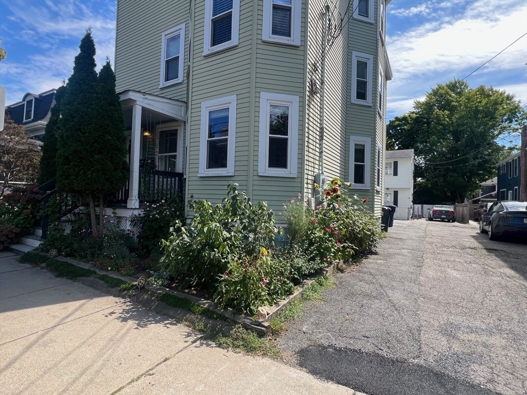 18 Rice Street 1, Cambridge, MA 02140