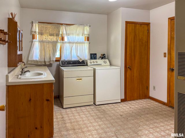 615 W HICKORY Street, Chillicothe, IL 61523