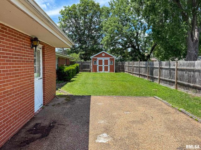 615 W HICKORY Street, Chillicothe, IL 61523