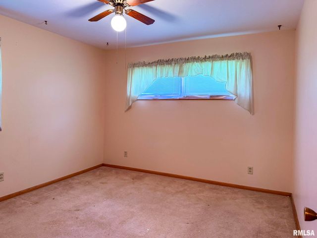 615 W HICKORY Street, Chillicothe, IL 61523