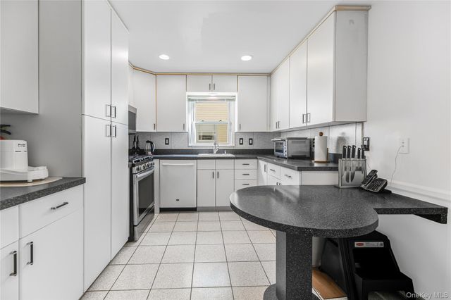 25 Jody Lane, Yonkers, NY 10701