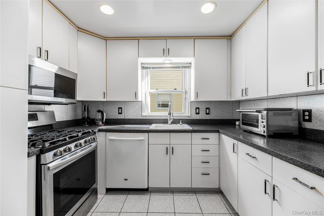 25 Jody Lane, Yonkers, NY 10701