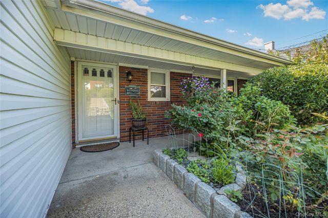 25 Jody Lane, Yonkers, NY 10701