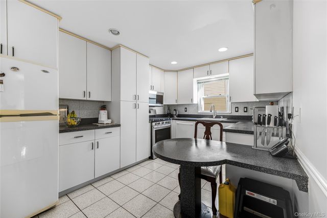25 Jody Lane, Yonkers, NY 10701