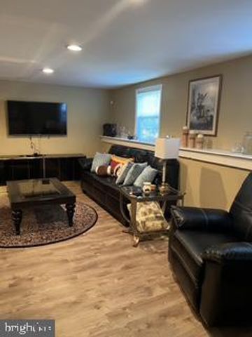 5951 SURREY SERVICE DR, District Heights, MD 20747