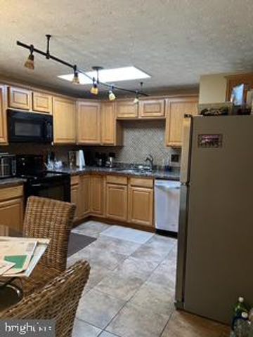 5951 SURREY SERVICE DR, District Heights, MD 20747