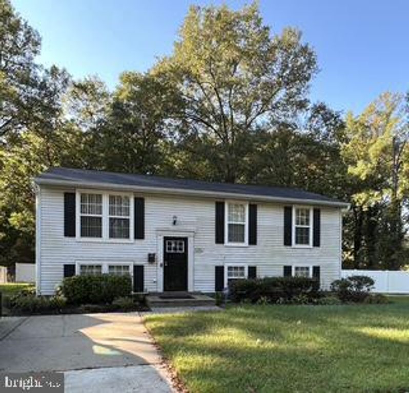 5951 SURREY SERVICE DR, District Heights, MD 20747