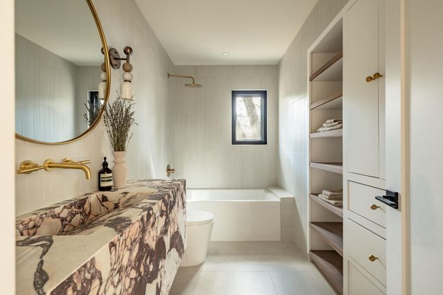 4214 Deepwoods DR, Austin, TX 78731