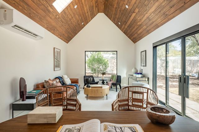 4214 Deepwoods DR, Austin, TX 78731