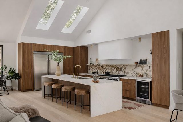 4214 Deepwoods DR, Austin, TX 78731