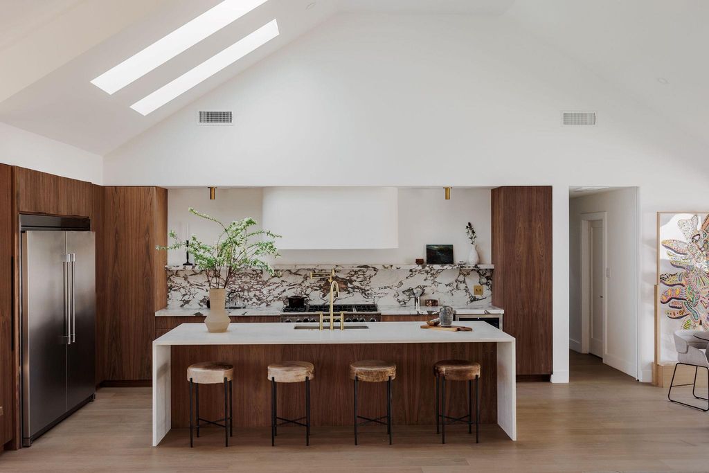 4214 Deepwoods DR, Austin, TX 78731