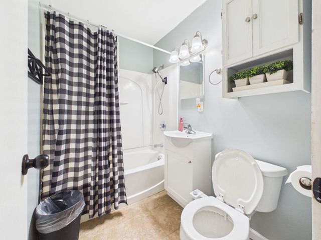 901 N Foulk Dr, Belle Plaine, KS 67013