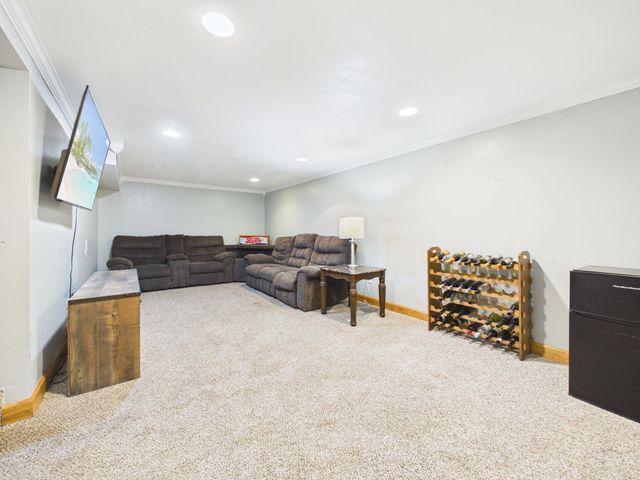 901 N Foulk Dr, Belle Plaine, KS 67013