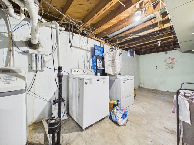 901 N Foulk Dr, Belle Plaine, KS 67013