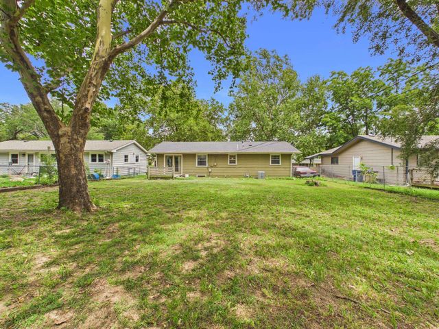 901 N Foulk Dr, Belle Plaine, KS 67013