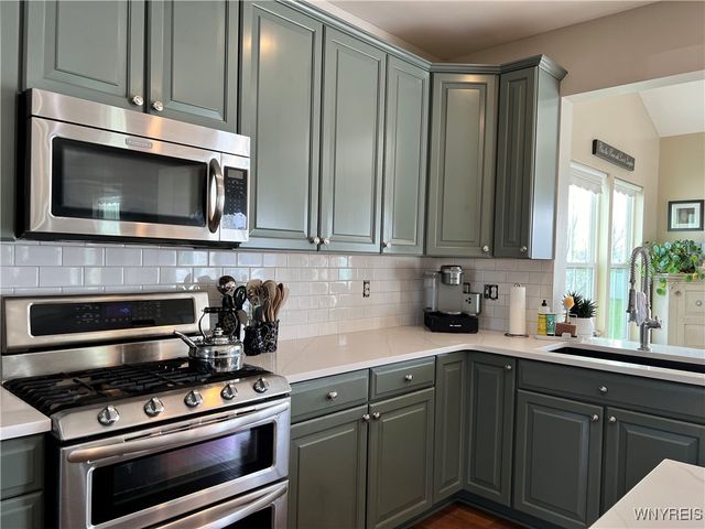 6410 Beach Drive, Lockport Town, NY 14094