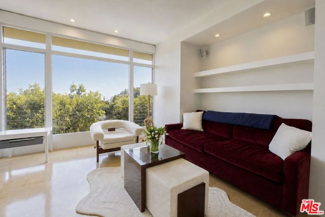 8292 Hollywood Boulevard, Los Angeles, CA 90069