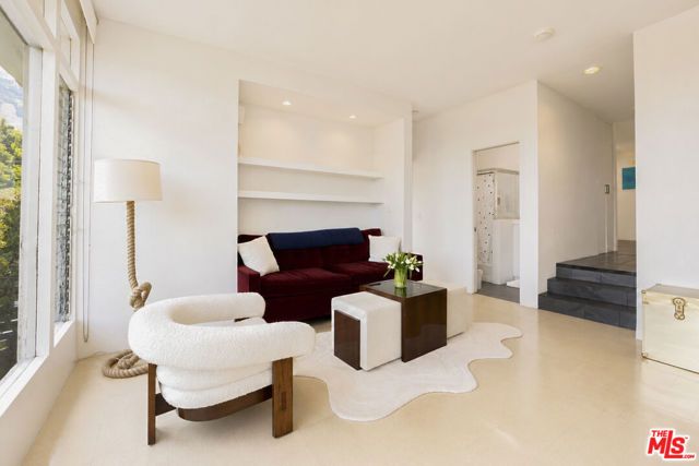8292 Hollywood Boulevard, Los Angeles, CA 90069
