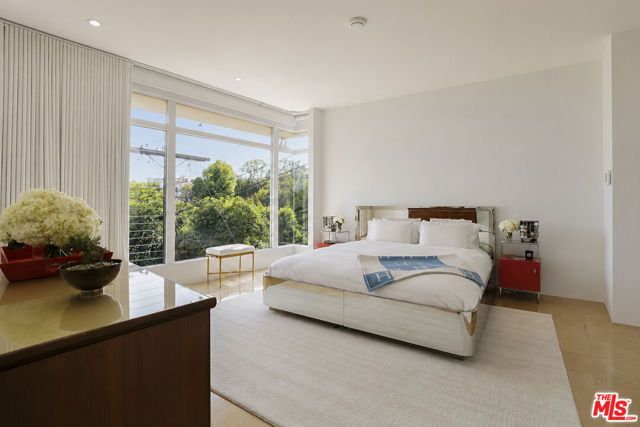 8292 Hollywood Boulevard, Los Angeles, CA 90069