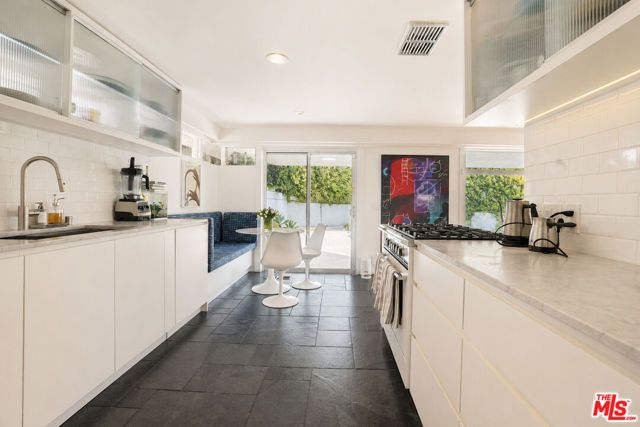 8292 Hollywood Boulevard, Los Angeles, CA 90069