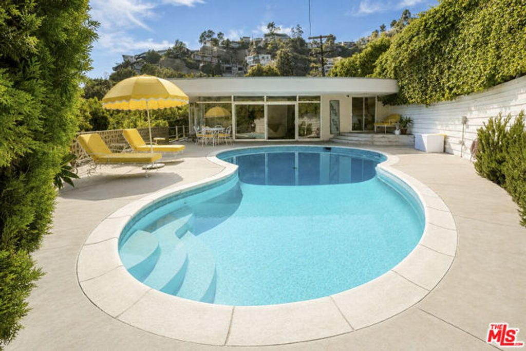8292 Hollywood Boulevard, Los Angeles, CA 90069